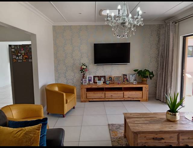 4 BEDROOM HOUSE FOR SALE IN UMHLANGA CENTRAL
